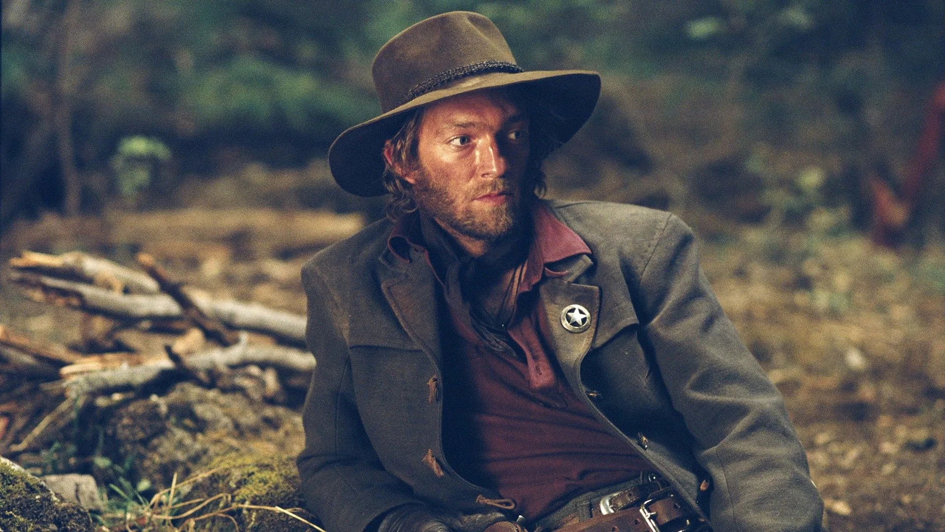 Delve into a doctorate-level analysis of Jan Kounen’s Blueberry (2004). Explore the film's integration of Moebius’s visual legacy, shamanic consciousness, and the subversion of traditional Western tropes.